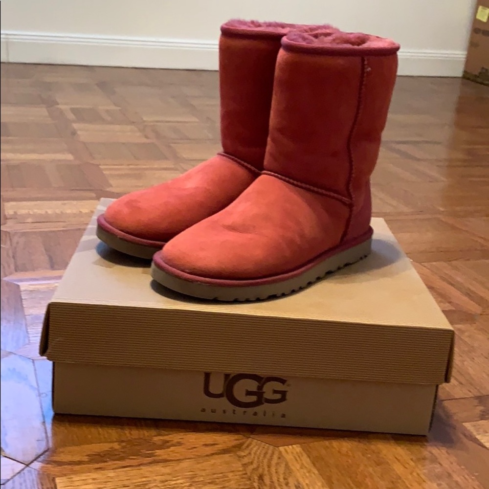 women’s classic short uggs